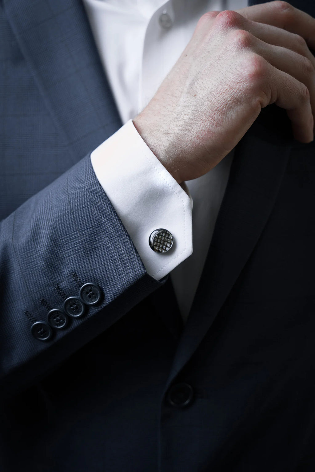 Round Cufflinks – Dark Leather
