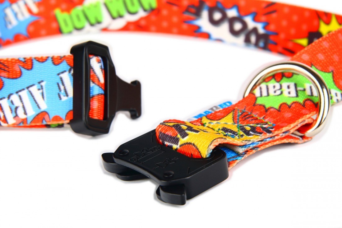 Collar With A Metal Buckle - Red Graffiti
