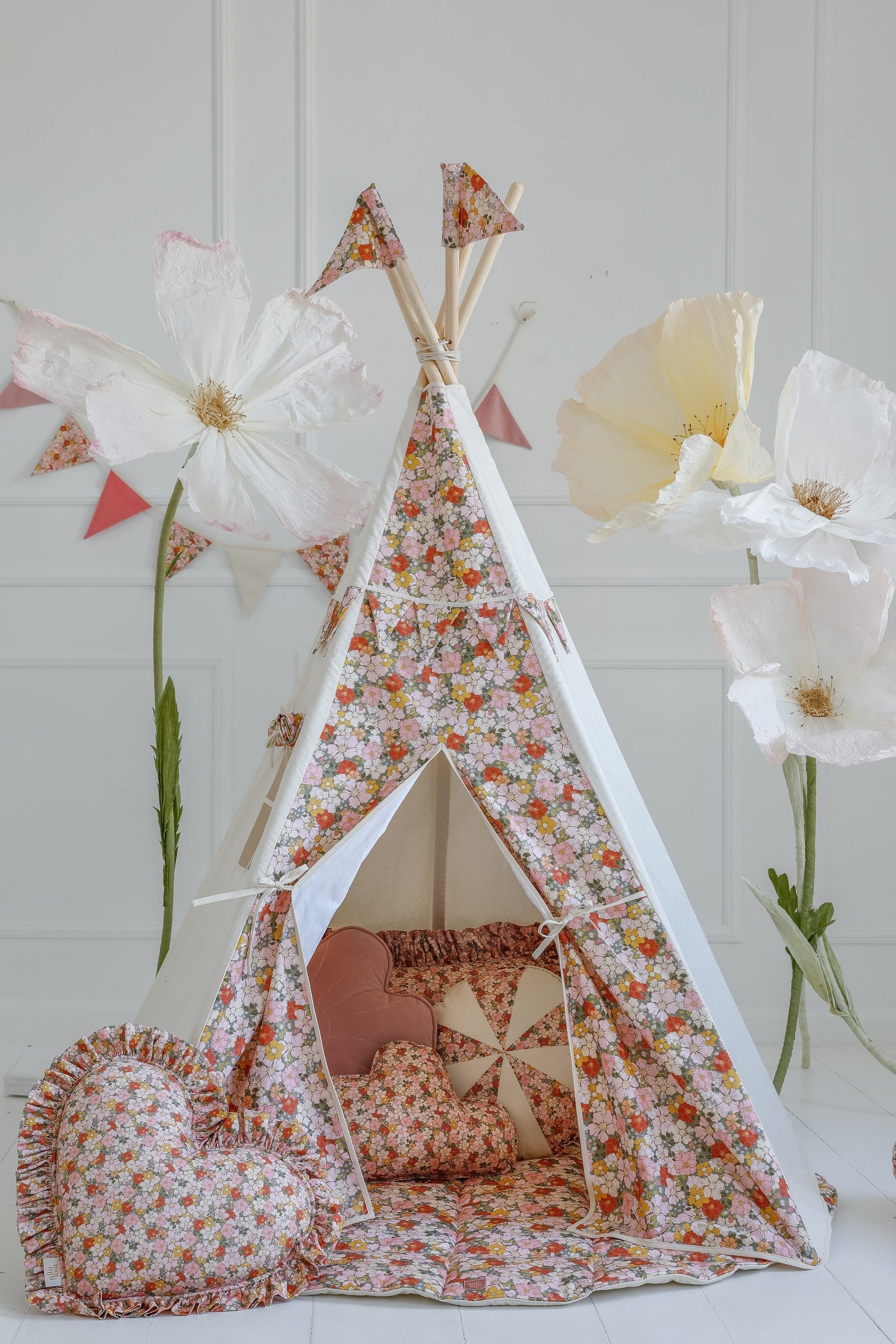Garland - Birthday In Garden