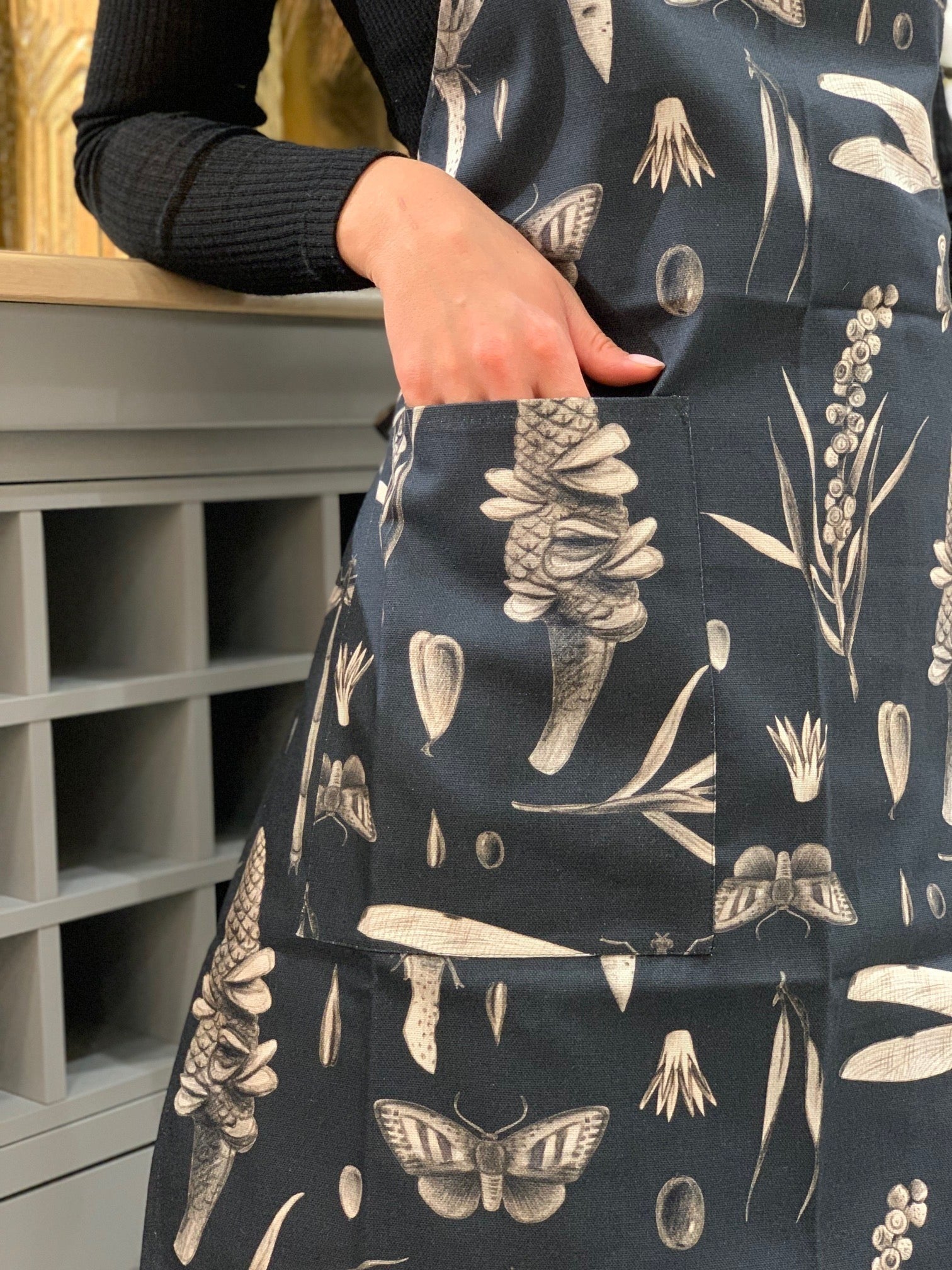 Ladies' Apron - Seeds Carbon
