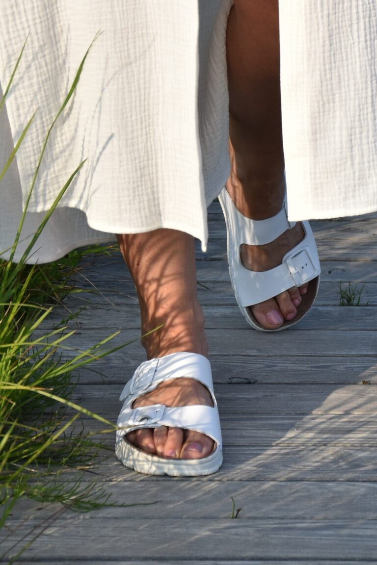 Meeliku Sandals - White