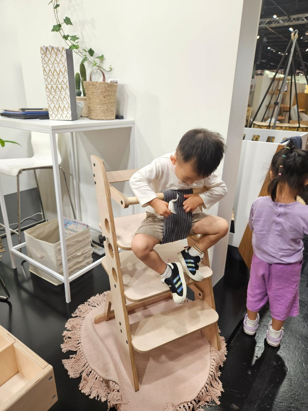 Montessori Learning Tower, Kitchen Helper - Louis