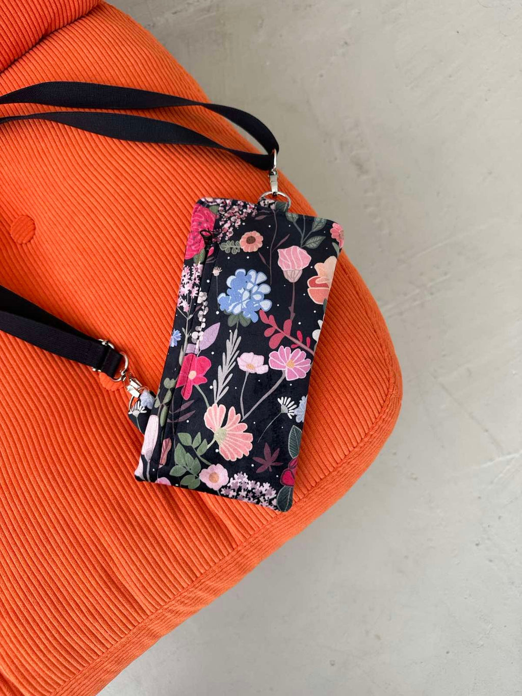 Phone Bag - Curly Summer Night